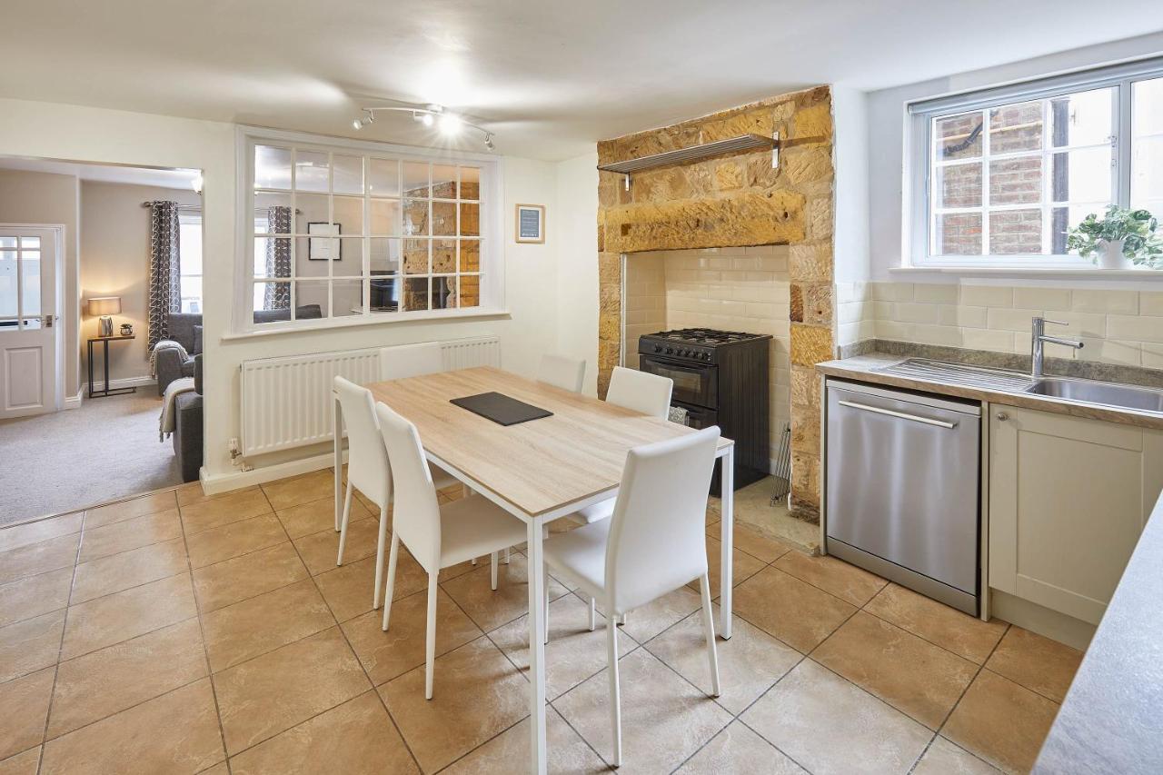 Host & Stay - Princess Place Townhouse Whitby Luaran gambar
